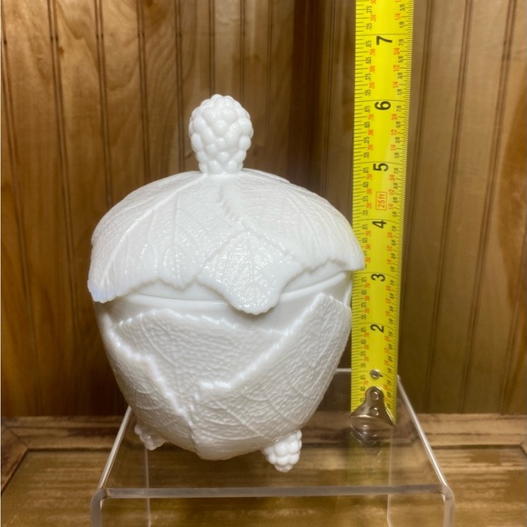 Vintage FOSTORIA Grape Leaf Milk Glass Lidded Candy Dish 1950’s - Picture 6 of 6
